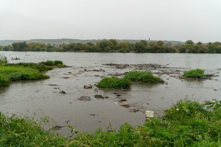 Річка Дністер в околицях міста Сороки, Молдова