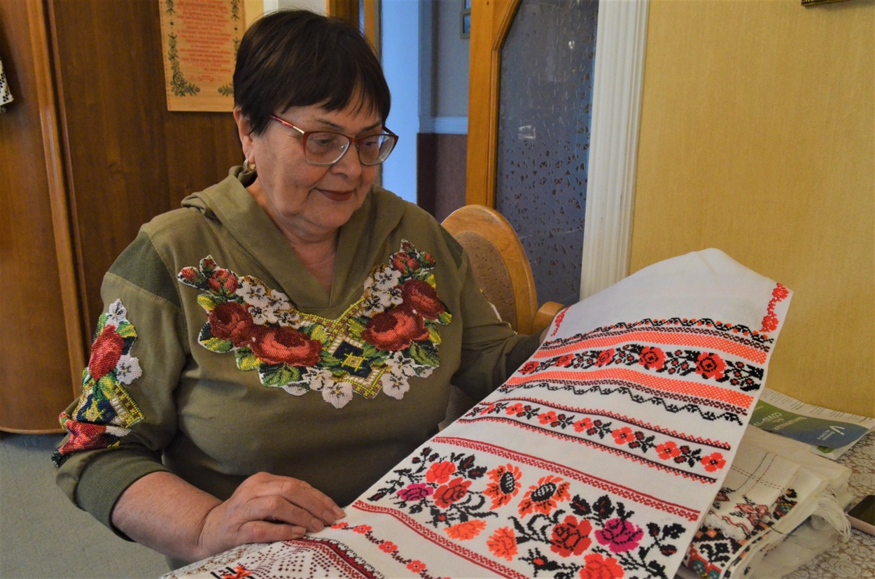 Рушник, який Любов Нічевич  вишивала за схемою чернігівського майстра