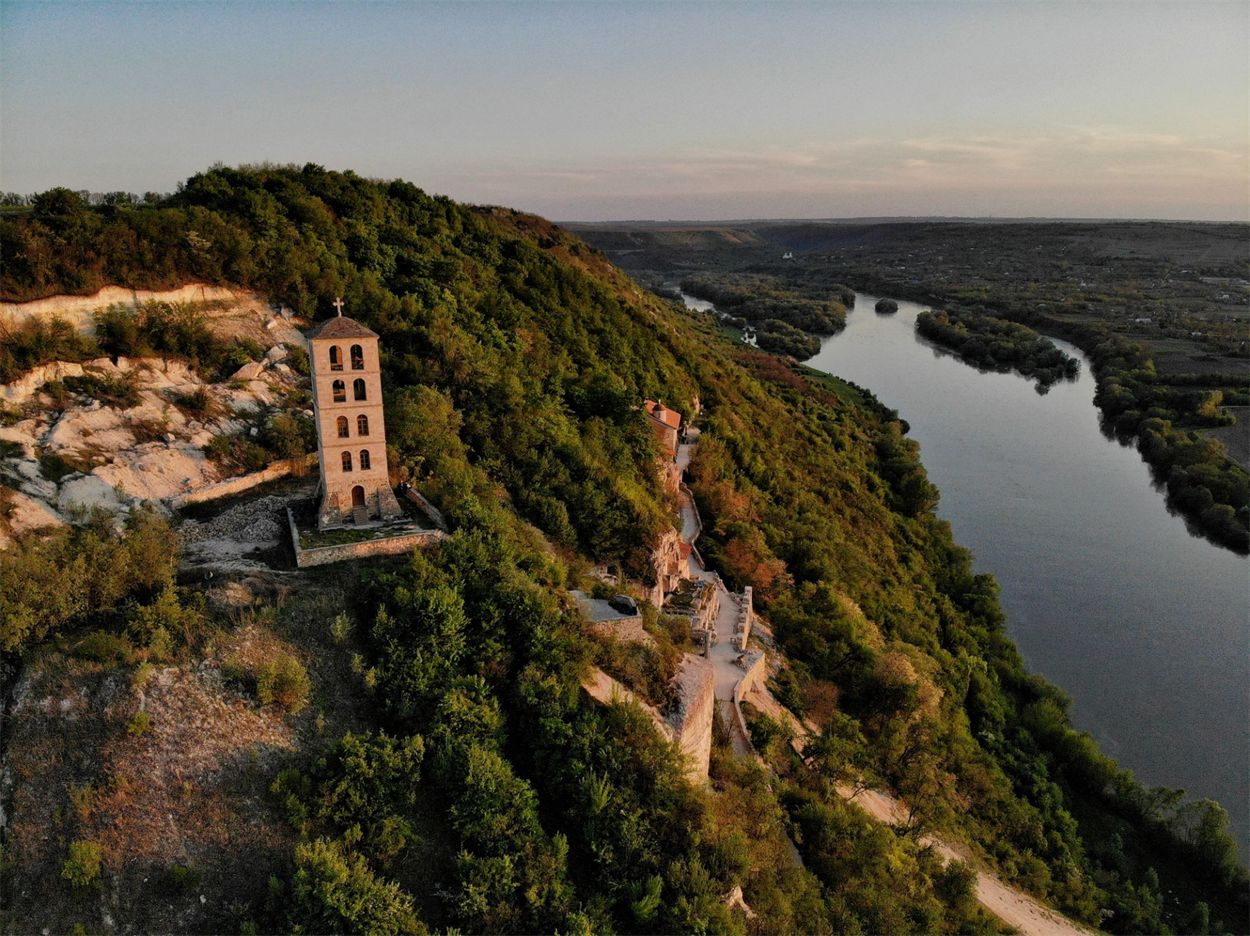Лядівський чоловічий монастир