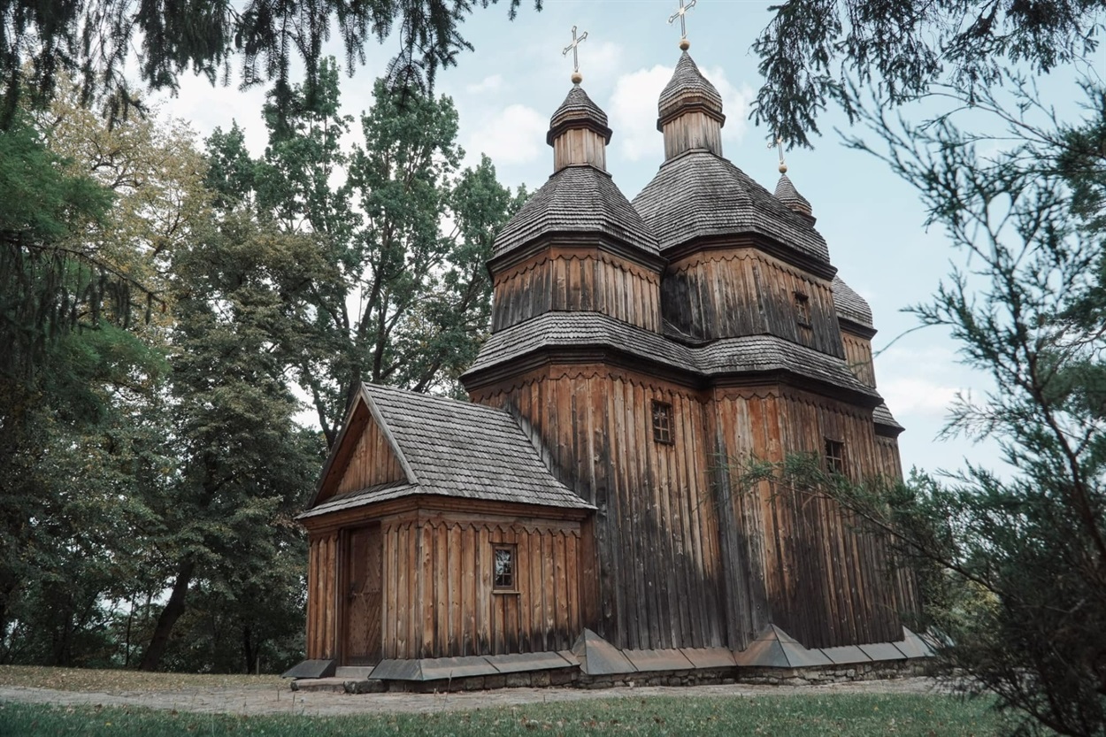 Дерев’яна церква у місті Зіньків, Хмельниччина - одне з унікальних місць маршруту 