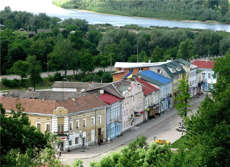 Центр нинішнього міста Галич розташувався у підніжжя замкової гори