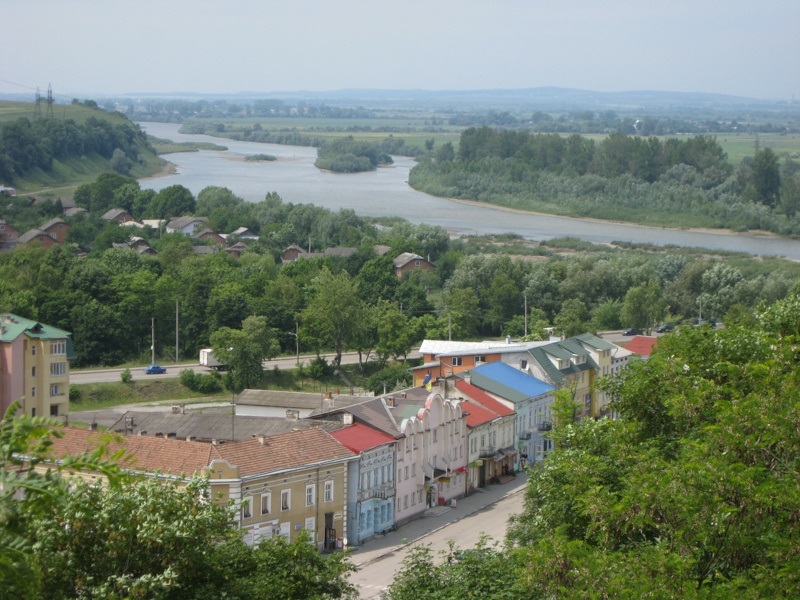 Місто Галич стоїть на річці Дністер